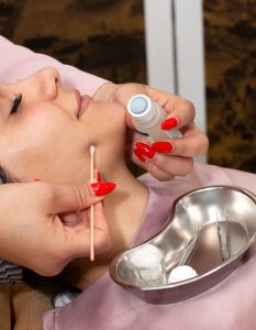 آموزشگاه و مرکز زیبایی نشمیل آموزش تخصصی فیشال و پاک سازی پوست در گلسار رشت 6