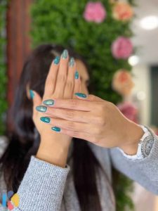 سالن زیبایی کریمی مرکز تخصصی رنگ لایت احیا کراتین در خیابان فرجام شرقی 17