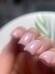 خانه زیبایی فریناز خدمات کاشت و کاشت قالب و لمینت ناخن و ترمیم پودر و ژل در کرج شاهین ویلا
