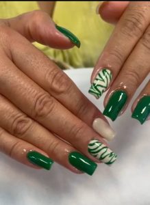 سالن زیبایی تیانا نیل خدمات کاشت ناخن ترمیم ناخن ژلیش در تهران میدان انقلاب