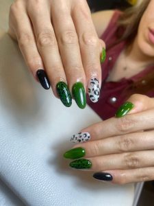 سالن زیبایی تیانا نیل خدمات کاشت ناخن ترمیم ناخن ژلیش در تهران میدان انقلاب 14