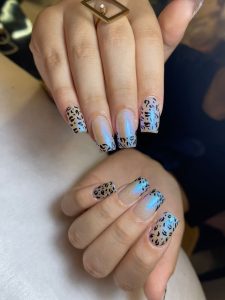 سالن زیبایی تیانا نیل خدمات کاشت ناخن ترمیم ناخن ژلیش در تهران میدان انقلاب 8