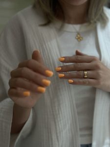 سالن زیبایی سای بیوتی کاشت و ترمیم ناخن و ژلیش ناخن در خیابان فرشته