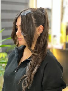 سالن زیبایی موگه بیوتی خدمات کرلی و براشینگ و میکاپ شینیون و بافت مو در چهارراه یافت آباد