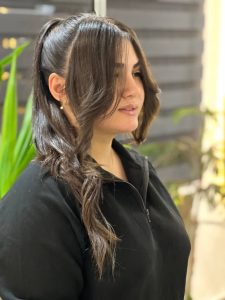 سالن زیبایی موگه بیوتی خدمات کرلی و براشینگ و میکاپ شینیون و بافت مو در چهارراه یافت آباد