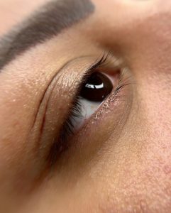 راحله فخیم میکروبلیدینگ خط چشم دائم بن مژه در باهنر مشهد 5