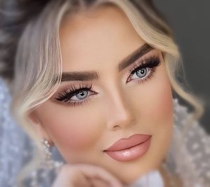 عروس سرای حلی رز خدمات میکاپ شینیون و رنگ لایت عروس در مهرویلا کرج