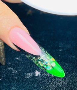 آموزشگاه و سالن زیبایی مه آرا کاشت ترمیم و ژلیش ناخن در حصارک کرج 3