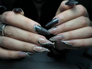 آموزشگاه و سالن زیبایی مه آرا کاشت ترمیم و ژلیش ناخن در حصارک کرج 5