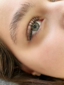 آکادمی زیبایی سعیده فردوس کاشت لیفت لمینیت مژه در بلوار فردوس صادقیه5 768x1024 1