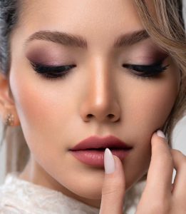 زیبایی فویا میکاپ و شینیون و میکاپ تخصصی عروس در هاشمیه