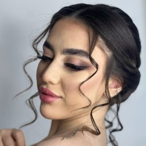 سالن ژیلا حسن زاده خدمات گریم میکاپ شینیون عروس در خزانه بخارایی 7
