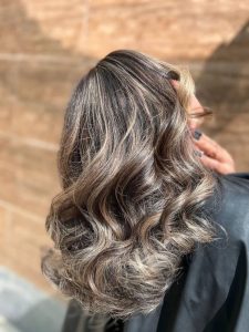 سالن ‏زیبایی ‏زهرا ‏زارع ‏میکاپ ‏شینیون ‏عروس ‏میکاپ ‏همراه ‏نامزدی ‏در ‏مشهد ‏طلاب 12