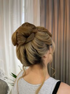 سالن ‏زیبایی ‏زهرا ‏زارع ‏میکاپ ‏شینیون ‏عروس ‏میکاپ ‏همراه ‏نامزدی ‏در ‏مشهد ‏طلاب 19