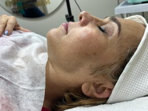 مرکز لیزر و لاغری دلوین خدمات دستگاه لاغری لیزر در تهران ازگل 6