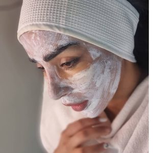 اتاق پوستی یاس خدمات فیشال اسید تراپی کربوکسی تراپی در قم سالاریه 2
