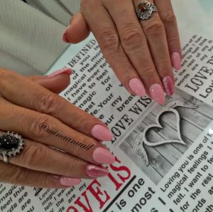 مینا ‏فراهانی ‏کاشت ‏ترمیم ‏ناخن ‏ژلیش ‏لمینت ‏در ‏پردیس ‏فاز ‏2 2