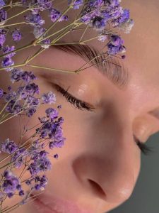 زیبایی الی بیوتی خدمات فیشال پاکسازی پوست لیفت جوانسازی مزونیدلینگ در تهران پاسداران